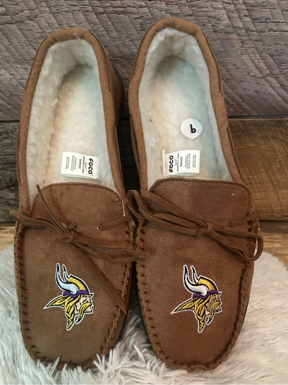 NWOT-FOCO Minnesota Vikings Sherpa-lined Moccasin Slippers-Size 9